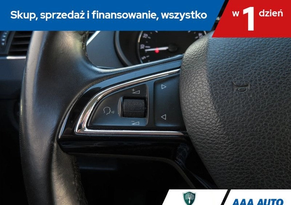 Skoda Octavia cena 35000 przebieg: 238818, rok produkcji 2015 z Wołomin małe 154